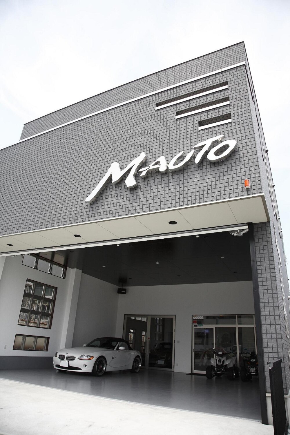 豪邸　要塞　箱の家　要塞の家　中古車　自動車販売　事務所の設計　事務所　間取り　奈良　橿原　M-AUTO　BMW　